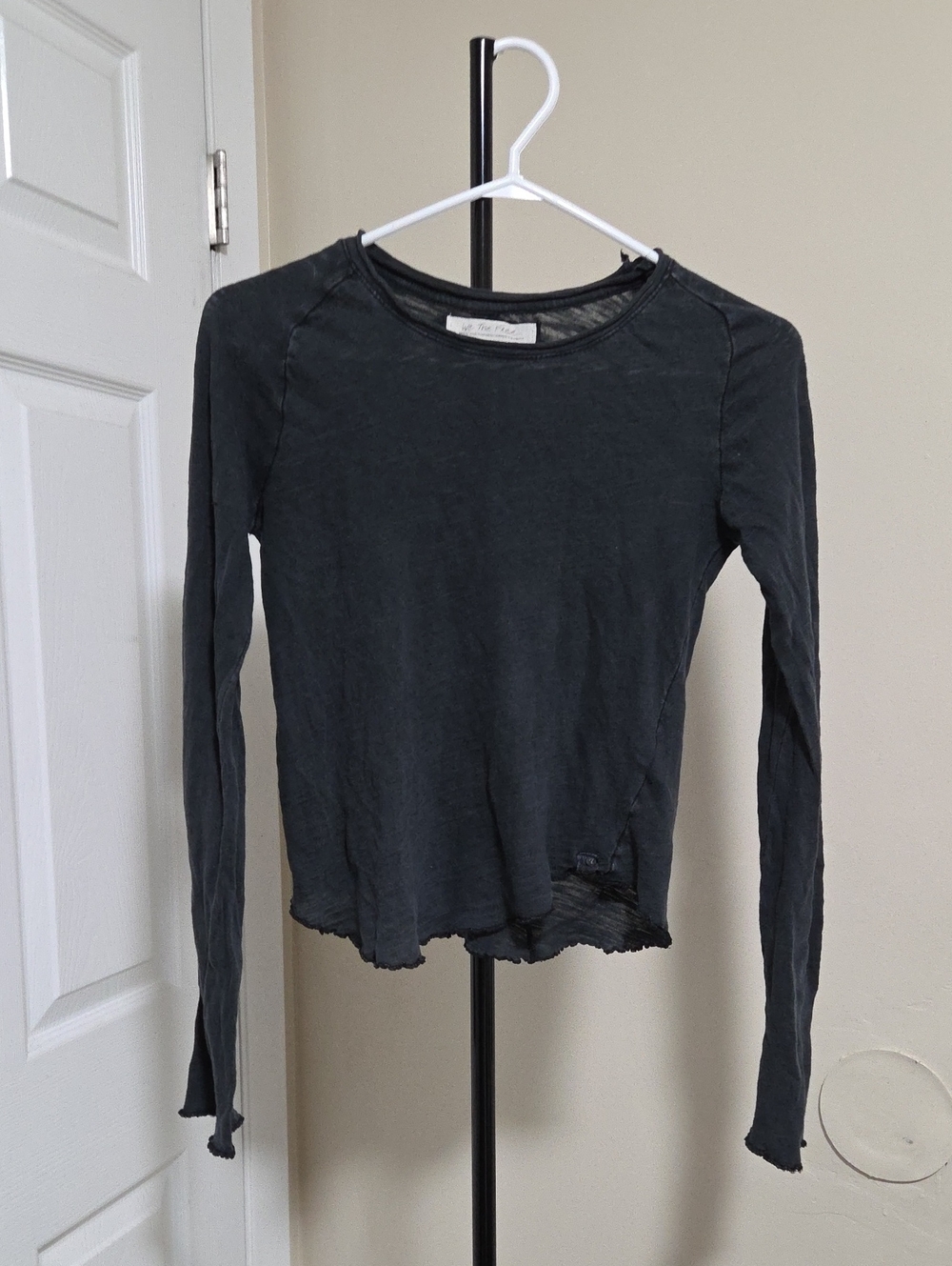 We The Free 100% Cotton Long-Sleeve Crew Top in Dark Charcoal